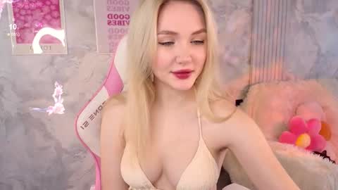 HelloMy name Eva online show from November 9, 4:19 am