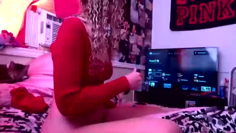 Snapshot of cutiekaylee chatting on October 17, 12:36 am cutiekaylee online show from October 17, 12:36 am