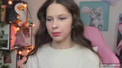 Snapshot of cutierori chatting on March 5, 11:27 pm Rori Instagram cutierori online show from March 5, 11:27 pm