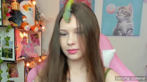 Snapshot of cutierori chatting on December 29, 3:11 am Rori Instagram cutierori online show from December 29, 3:11 am