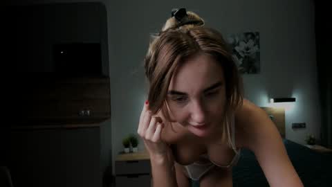 Snapshot of cuttiechloe chatting on December 27, 12:18 am CuttieChloe online show from December 27, 12:18 am
