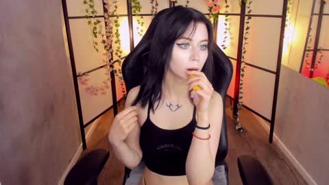 cyber_princess_ online show from December 5, 8:33 pm