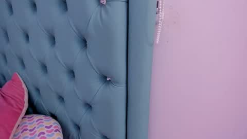 Snapshot of d___darling chatting on October 4, 10:10 am darling online show from October 4, 10:10 am
