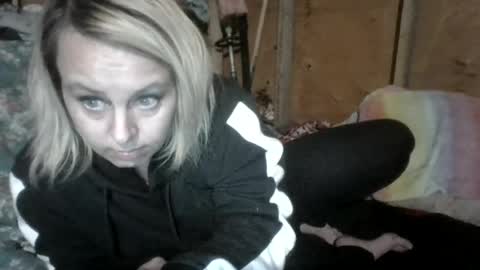 daddysg1rl123 online show from June 17, 1:23 pm