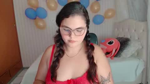 Snapshot of daeneryslove_doll chatting on October 12, 9:01 am daeneryslove_doll online show from October 12, 9:01 am