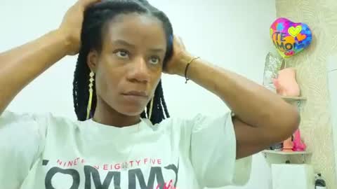 daffnelewis online show from July 27, 11:07 am