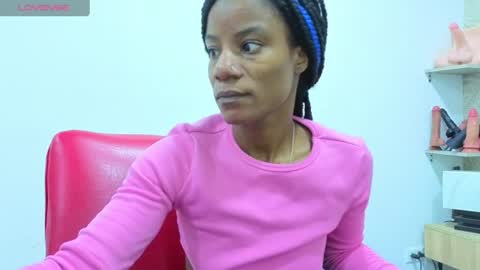 daffnelewis online show from July 10, 11:43 am