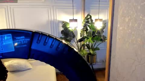 dafne_hillss online show from April 29, 11:46 am