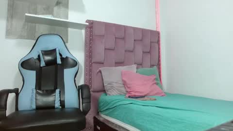 DAFNNE online show from February 5, 12:06 pm