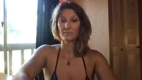 Snapshot of daisy9kat chatting on December 21, 1:21 pm Daisy137 online show from December 21, 1:21 pm