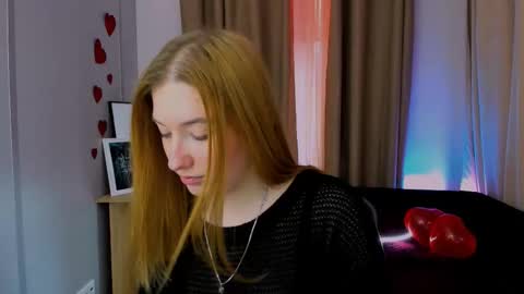 Snapshot of daisy_candy chatting on February 26, 1:43 pm Little Di online show from February 26, 1:43 pm