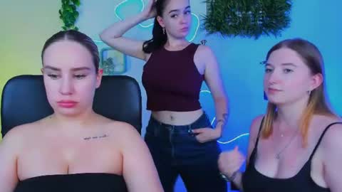 Little Di online show from July 17, 7:28 pm