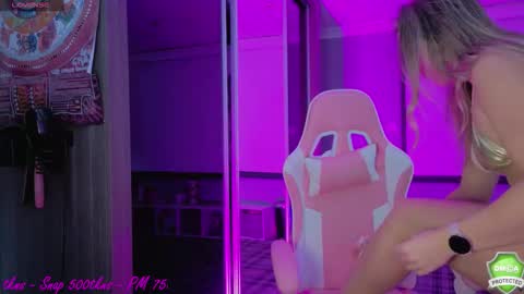 Snapshot of daisydeliciousxx chatting on October 11, 12:41 pm DaisyDeliciousxx online show from October 11, 12:41 pm