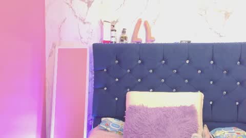 dakotaa_johnson online show from July 29, 1:49 am