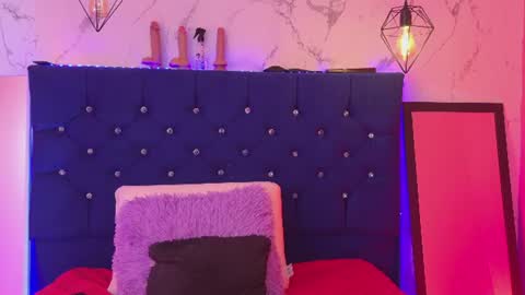 dakotaa_johnson online show from June 29, 7:02 pm