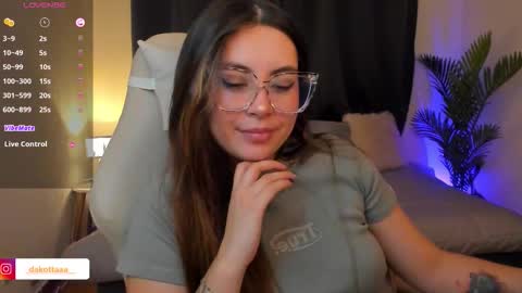 dakottaa__ online show from February 7, 12:36 am