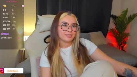 dakottaa__ online show from May 20, 1:02 am