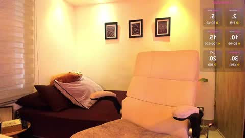 Almendra online show from December 14, 2:21 pm