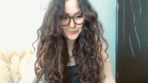Snapshot of dalidayes chatting on February 16, 5:48 am Dali online show from February 16, 5:48 am
