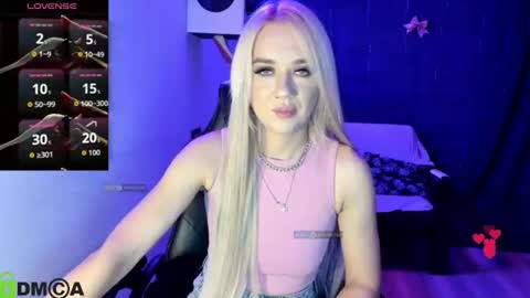 dances_queen online show from July 28, 7:06 am