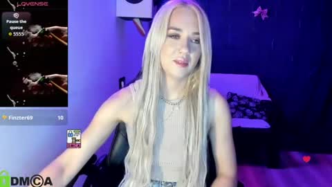 dances_queen online show from July 27, 6:54 am