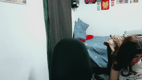 dani y jocelyn online show from April 27, 11:57 pm