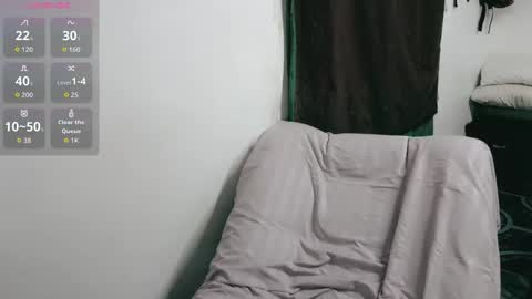 dani y jocelyn online show from October 31, 8:13 pm