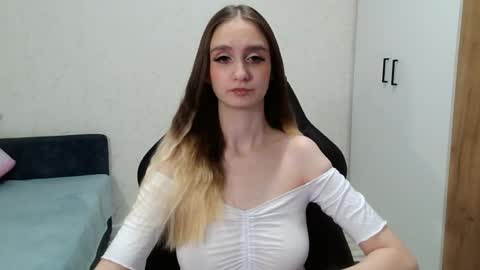 Snapshot of daniella_martin chatting on December 4, 12:30 am Daniella Martin online show from December 4, 12:30 am