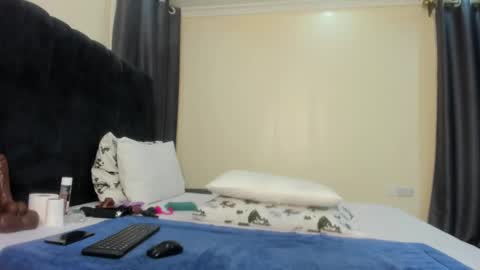 Snapshot of danielle_rock chatting on February 28, 7:14 pm danielle_rock online show from February 28, 7:14 pm