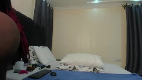 Snapshot of danielle_rock chatting on February 18, 8:04 pm danielle_rock online show from February 18, 8:04 pm
