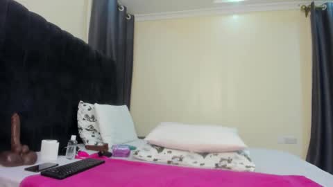 Snapshot of danielle_rock chatting on February 11, 4:13 pm danielle_rock online show from February 11, 4:13 pm