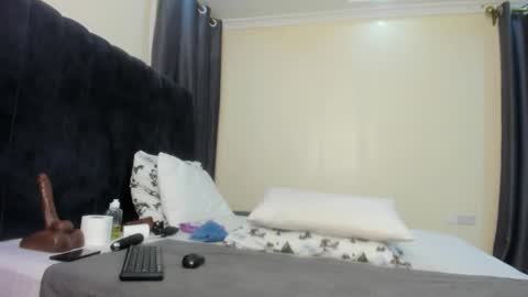 Snapshot of danielle_rock chatting on February 17, 7:12 pm danielle_rock online show from February 17, 7:12 pm