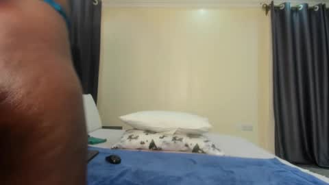 Snapshot of danielle_rock chatting on February 24, 5:19 am danielle_rock online show from February 24, 5:19 am