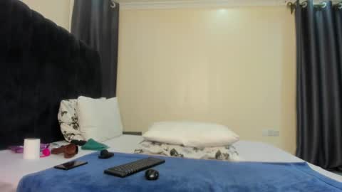 Snapshot of danielle_rock chatting on February 27, 7:37 pm danielle_rock online show from February 27, 7:37 pm