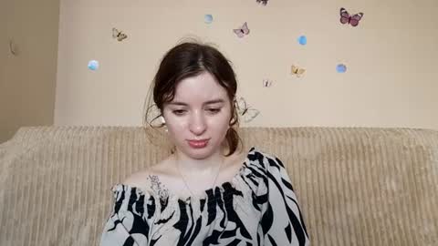 Mia online show from July 18, 11:35 am