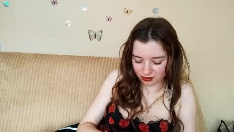 Mia online show from June 3, 2:33 pm