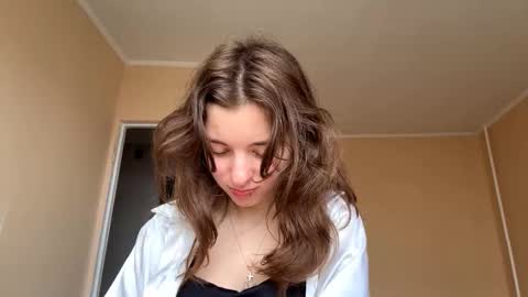 Mia online show from November 13, 8:13 am