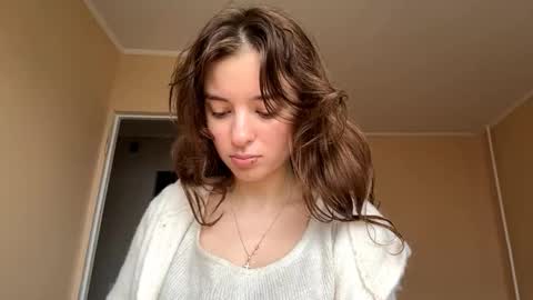 Mia online show from November 9, 7:26 am