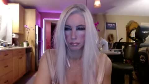 DanikaWhite69 online show from June 26, 12:39 pm