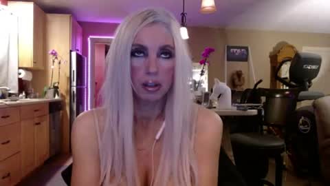 DanikaWhite69 online show from June 27, 12:33 pm