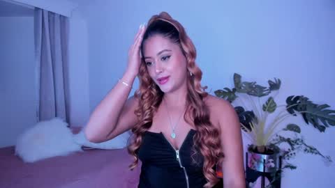 Snapshot of danna_stewart chatting on December 15, 11:09 pm Paulina online show from December 15, 11:09 pm