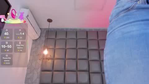 Danna online show from December 19, 1:03 pm