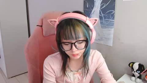 danyelleeyermann online show from May 4, 1:04 pm
