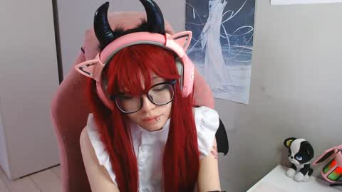 danyelleeyermann online show from April 30, 5:40 pm