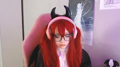 danyelleeyermann online show from April 22, 1:30 pm