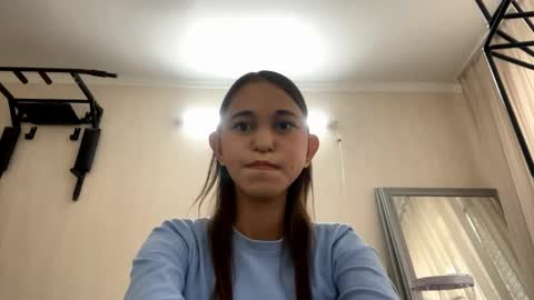 Elisa online show from May 27, 1:30 pm