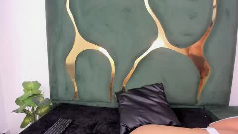 daphne_culeht online show from May 1, 9:29 pm