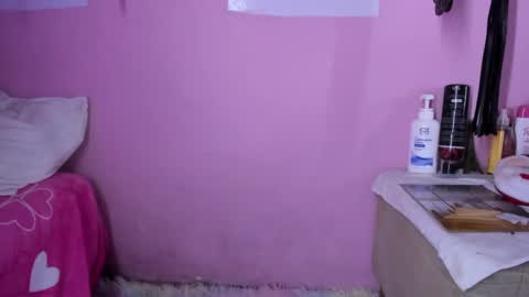 Snapshot of daphneandrade chatting on March 6, 10:47 pm daphneandrade online show from March 6, 10:47 pm