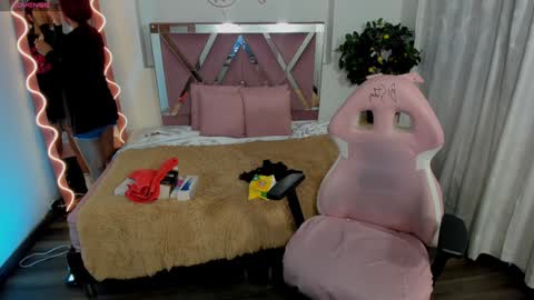 Snapshot of daphnne_tay chatting on February 5, 3:13 am dhapnne online show from February 5, 3:13 am
