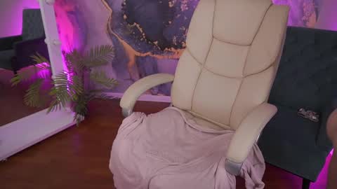 dariadelly online show from May 13, 1:17 pm